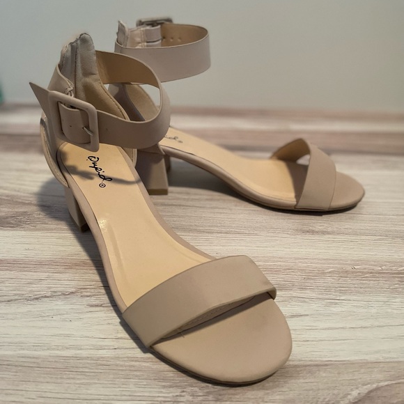 NEVER WORN Qupid Mid Block Heel Sandals in Beige- Size 6.5 - Picture 5 of 7